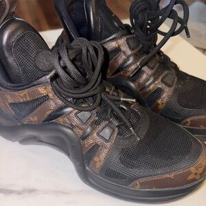 Louis Vuitton Sneakers Calfskin Patent Monogram LV Archlight